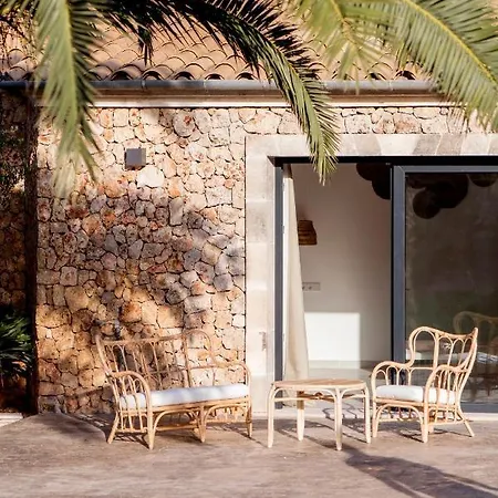 Curolla Petit Hotel 4*