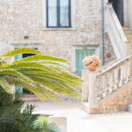Curolla Petit Hotel